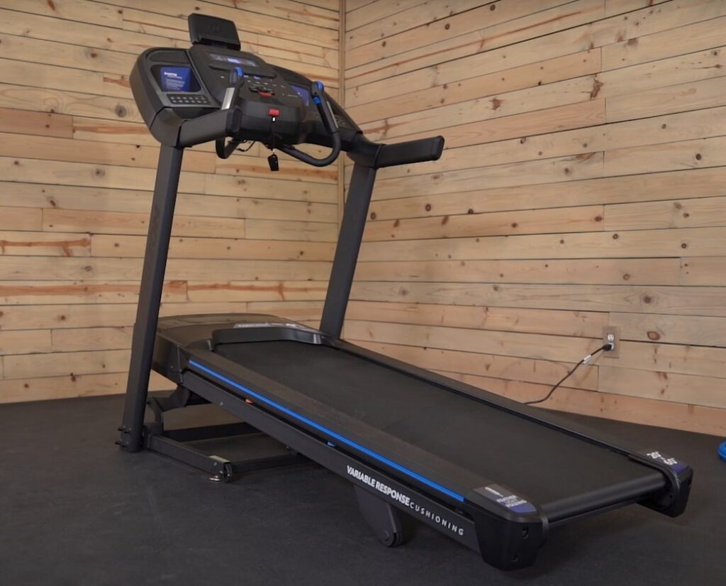 Horizon 7.4 AT treadmill